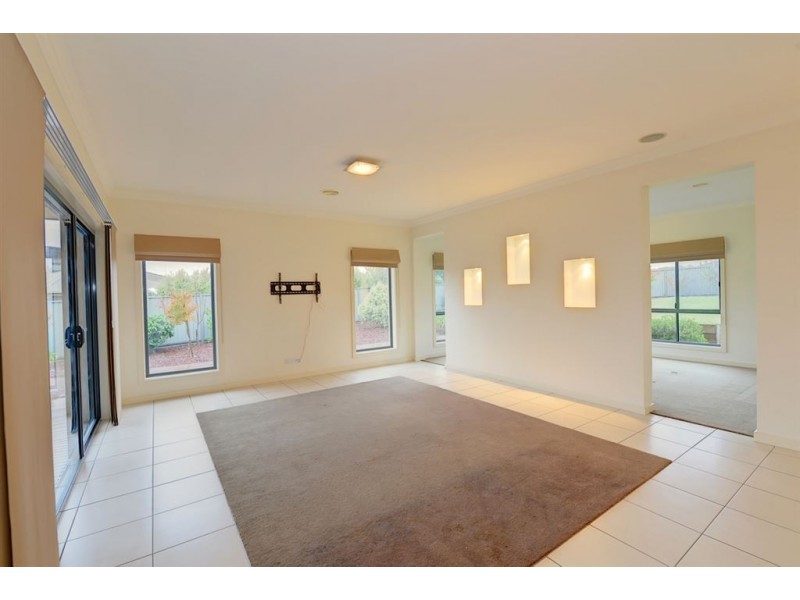 14 Powell Avenue, Cardigan Village VIC 3352