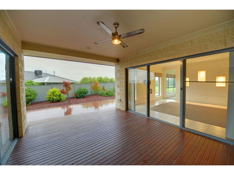 14 Powell Avenue, Cardigan Village VIC 3352