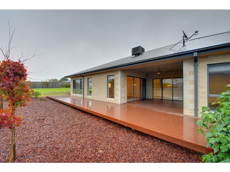 14 Powell Avenue, Cardigan Village VIC 3352