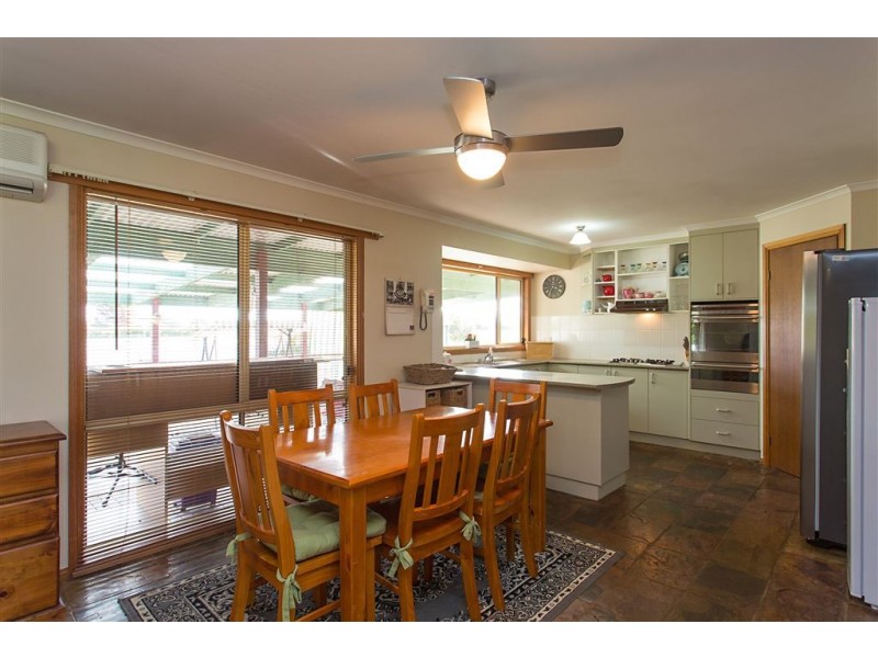 17 Johns Road, Creswick VIC 3363