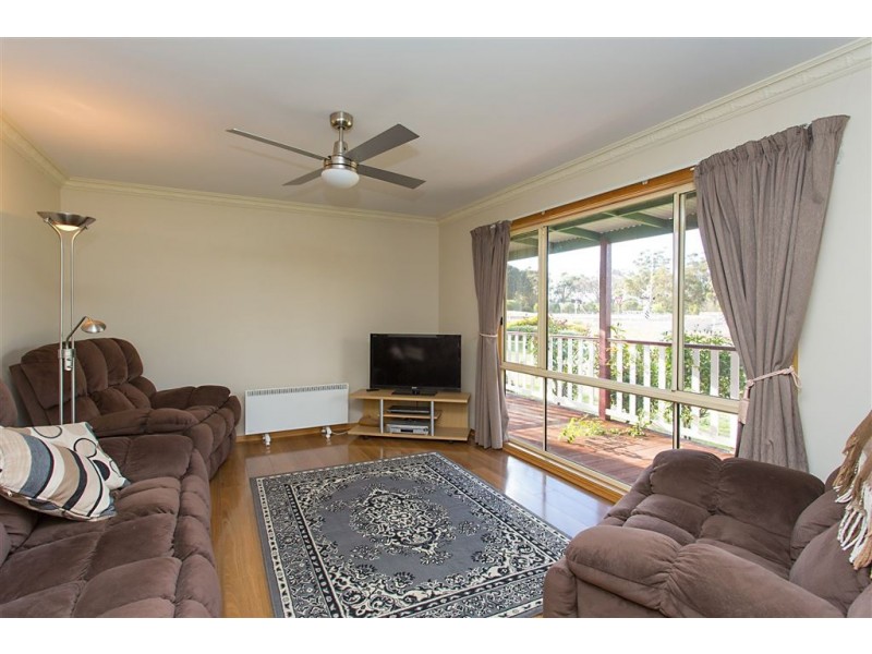 17 Johns Road, Creswick VIC 3363