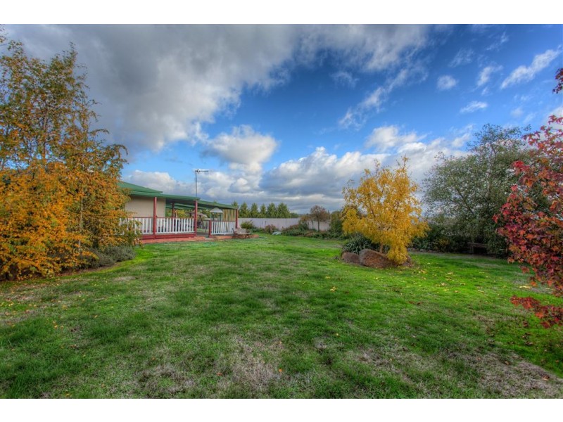 17 Johns Road, Creswick VIC 3363