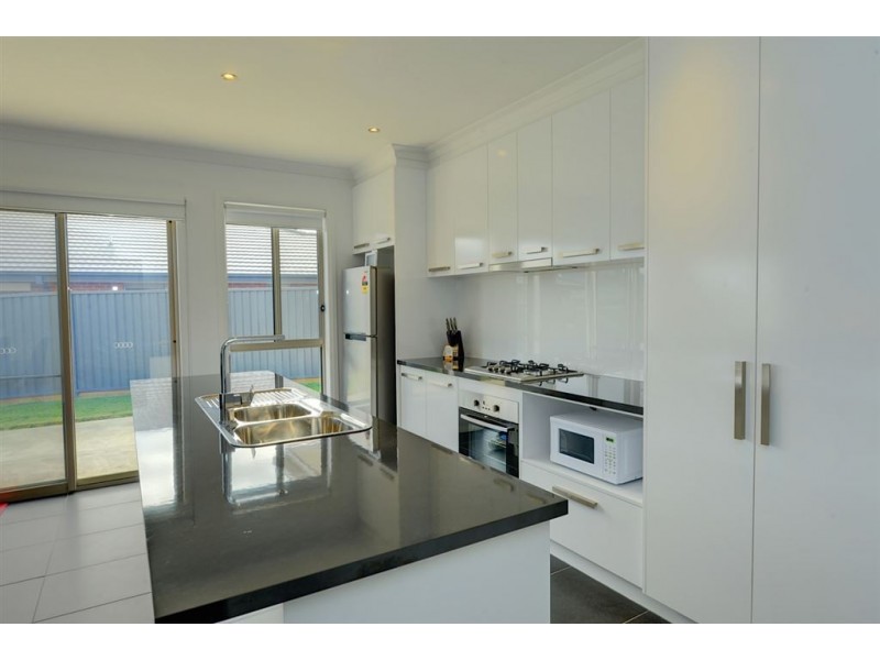 18 Sutcliffe Street, Alfredton VIC 3350