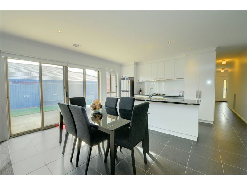 18 Sutcliffe Street, Alfredton VIC 3350