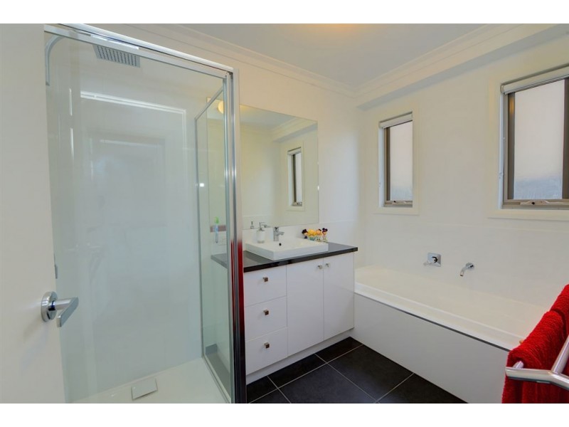 18 Sutcliffe Street, Alfredton VIC 3350