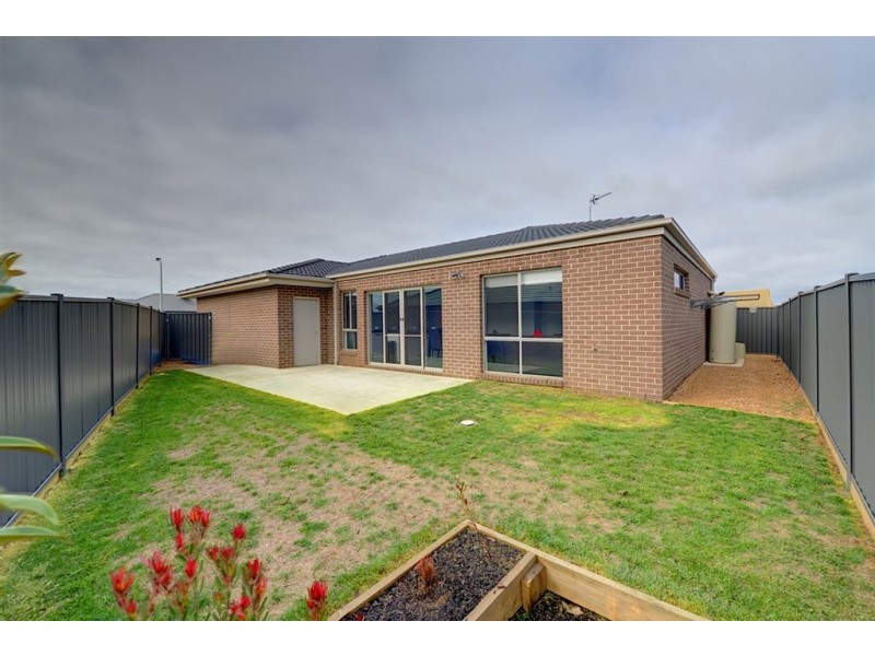 18 Sutcliffe Street, Alfredton VIC 3350