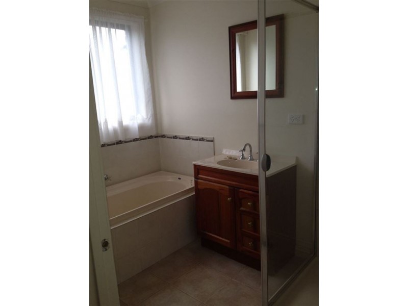 44 Oakbank drive, Mount Helen VIC 3350