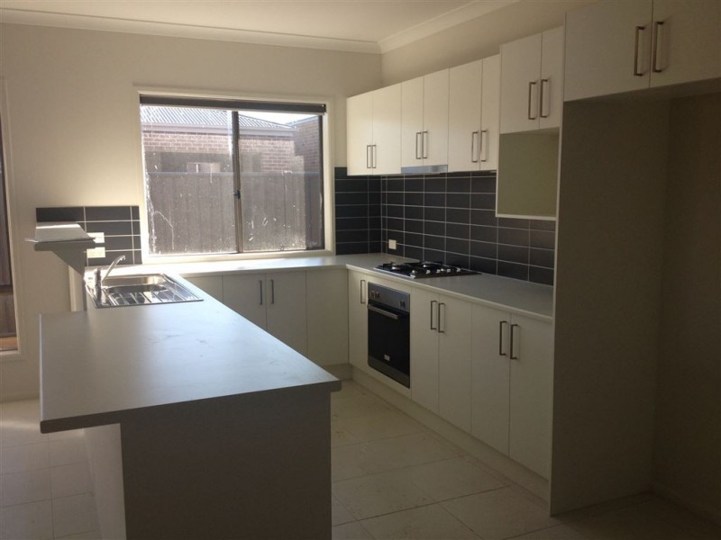 18 Cahill Close, Alfredton VIC 3350