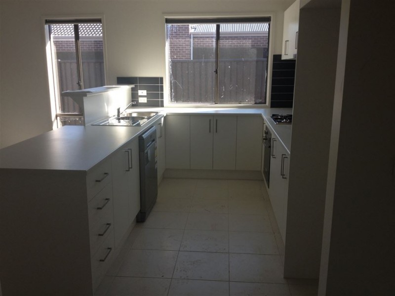 18 Cahill Close, Alfredton VIC 3350