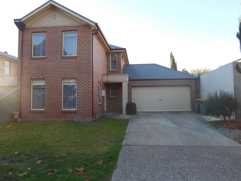 24 Lake Gardens Ave, Lake Gardens VIC 3355