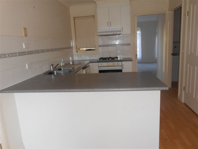 24 Lake Gardens Ave, Lake Gardens VIC 3355