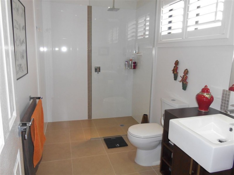 1/203a Russell Street, Newington VIC 3350