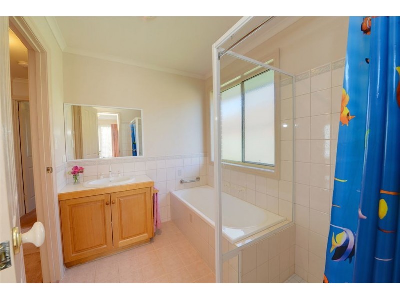 11 Balmoral Drive, Ballarat East VIC 3350