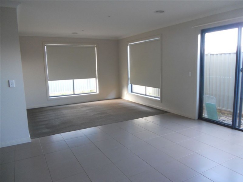 22 Regina Street, Wendouree VIC 3355