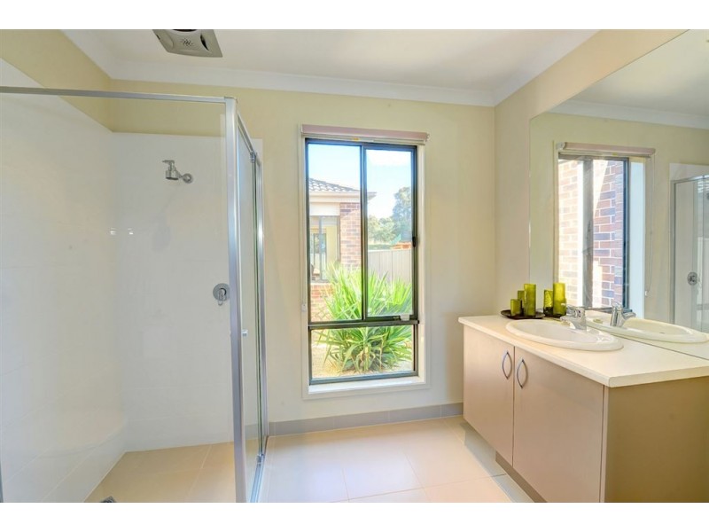 27 Normlyttle Parade, Miners Rest VIC 3352