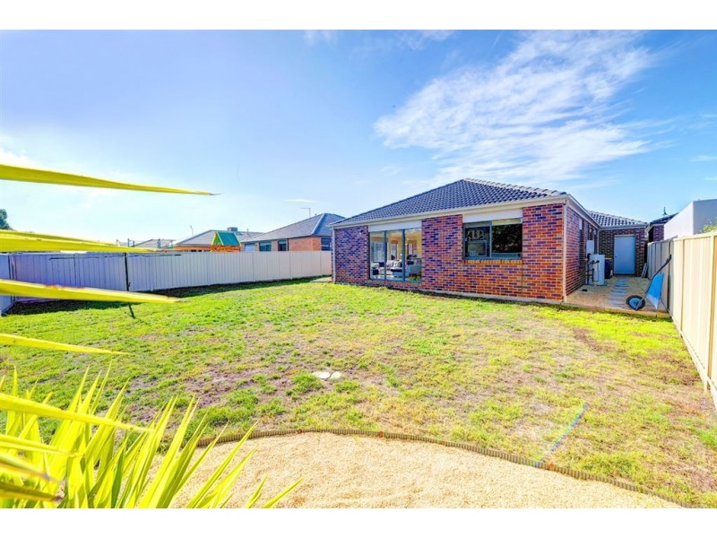 27 Normlyttle Parade, Miners Rest VIC 3352