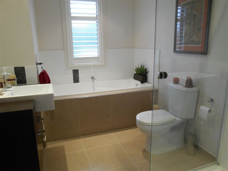 1/203a Russell Street, Newington VIC 3350