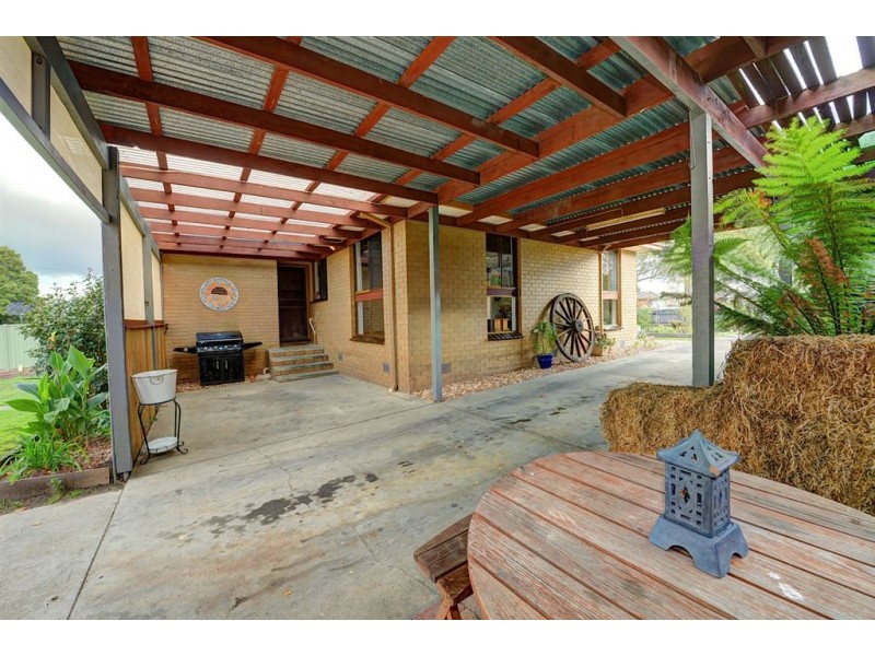 5 Mawarra Drive, Delacombe VIC 3356