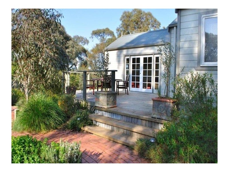 39 Young Street, Linton VIC 3360