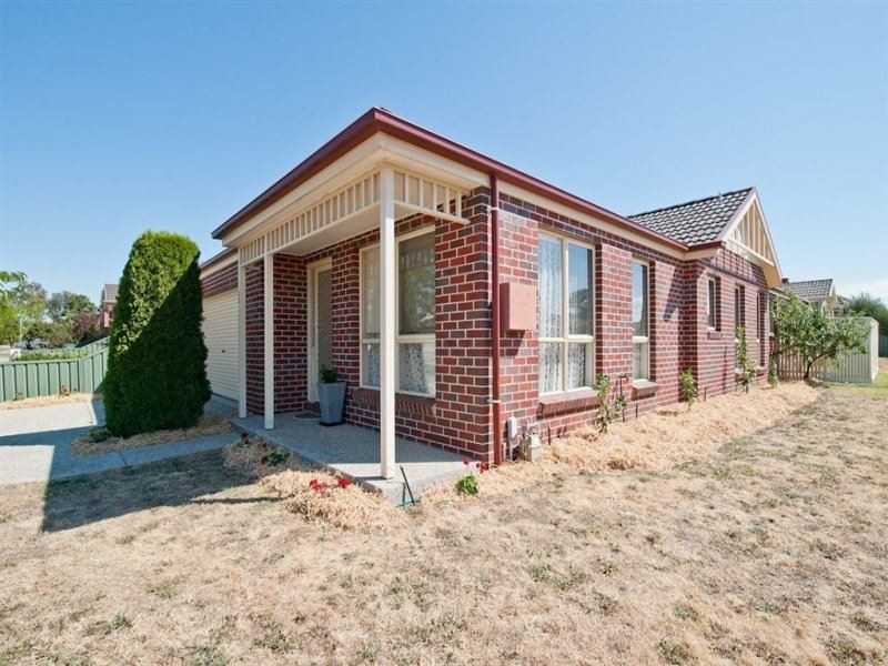 22 Ayrvale Avenue, Lake Gardens VIC 3355