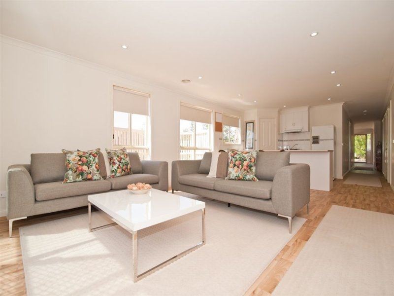 22 Ayrvale Avenue, Lake Gardens VIC 3355