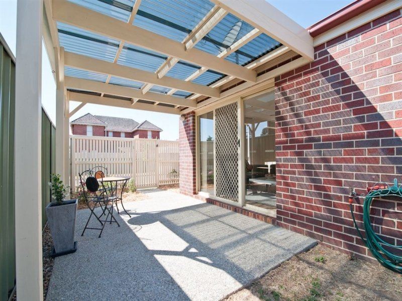 22 Ayrvale Avenue, Lake Gardens VIC 3355