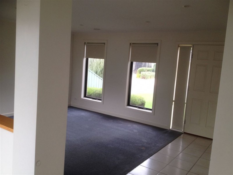 26 St Andrews Place, Lake Gardens VIC 3355