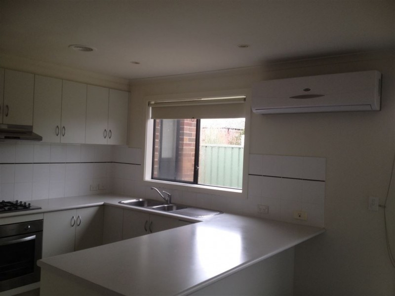 26 St Andrews Place, Lake Gardens VIC 3355