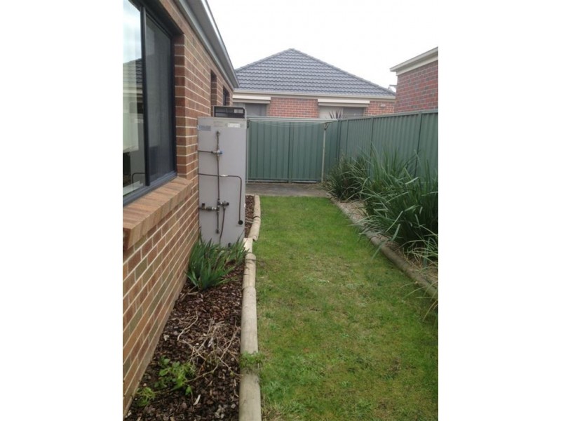 26 St Andrews Place, Lake Gardens VIC 3355