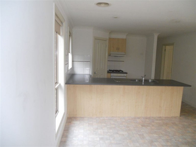 30 Parbury Ave, Lake Gardens VIC 3355