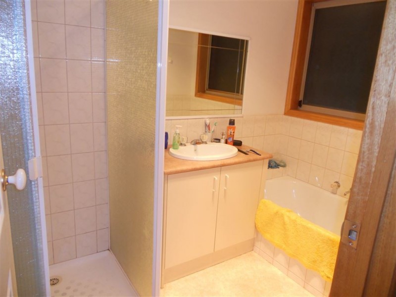 4/2 Symons Street, Wendouree VIC 3355