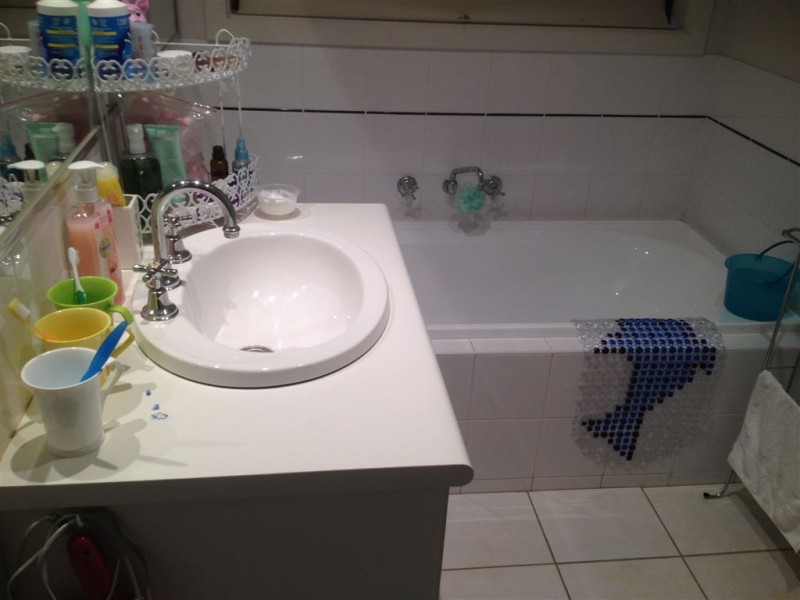 28 Parbury Ave, Lake Gardens VIC 3355