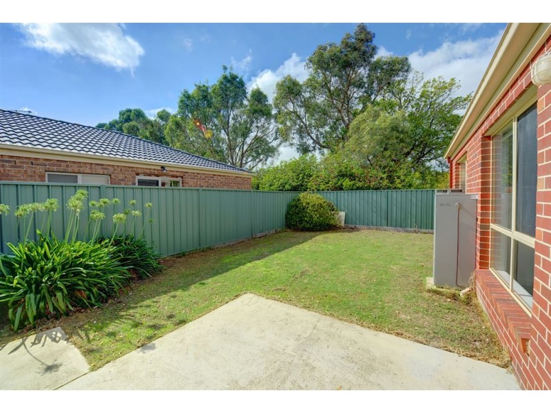 6 Parbury Ave, Lake Gardens VIC 3355