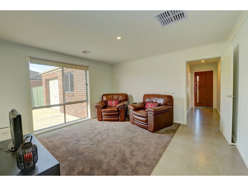 12 Lowry Crescent, Miners Rest VIC 3352