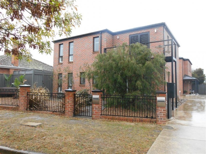 203a Russell Street, Newington VIC 3350