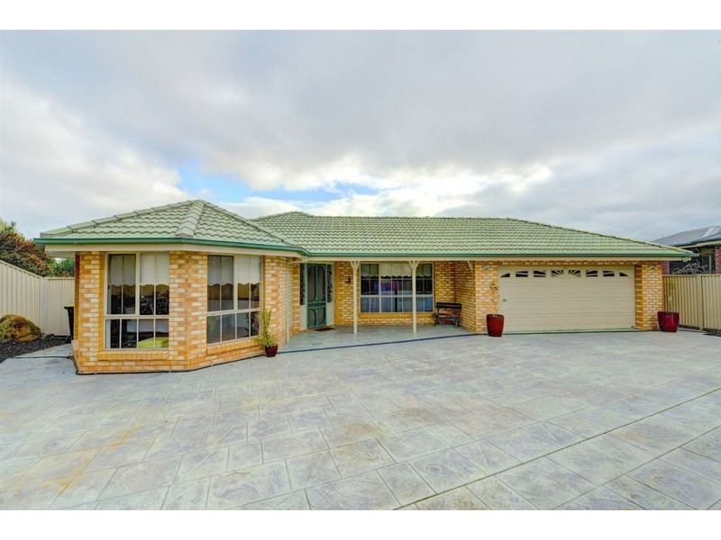 6 Madison Court, Canadian VIC 3350