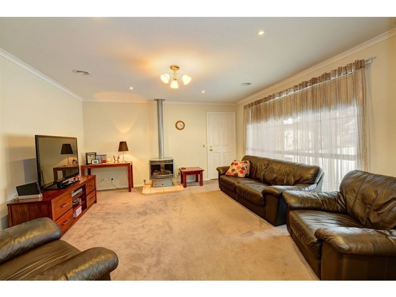 6 Madison Court, Canadian VIC 3350