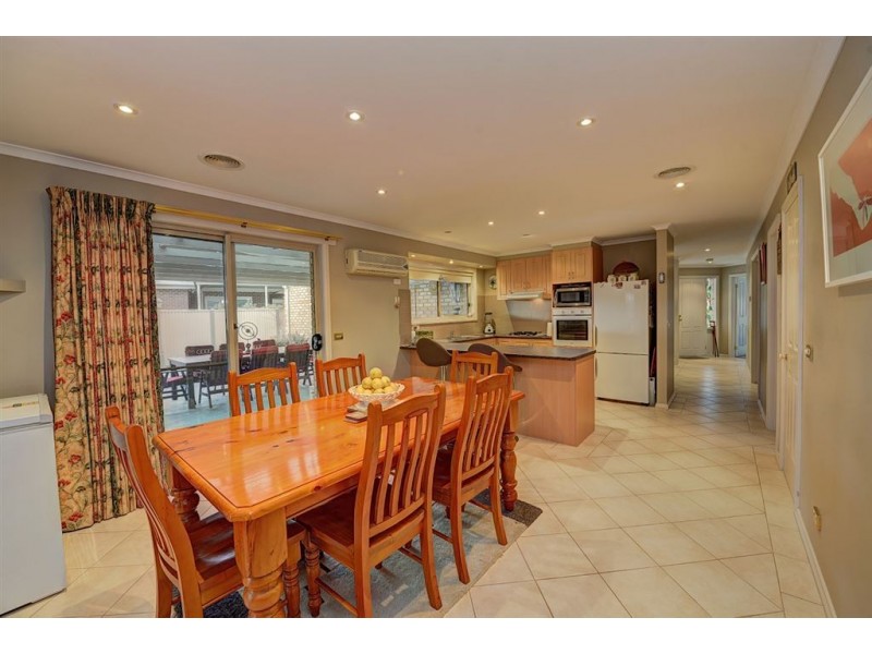 6 Madison Court, Canadian VIC 3350