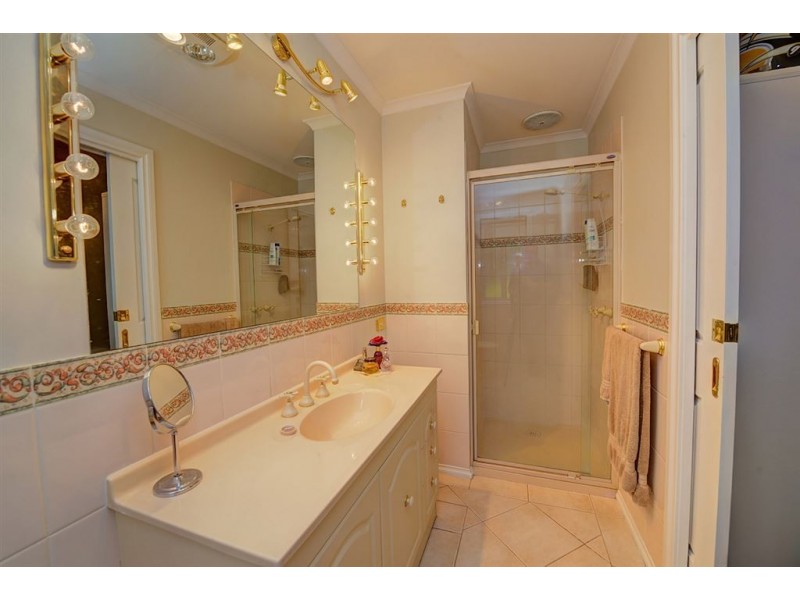 6 Madison Court, Canadian VIC 3350