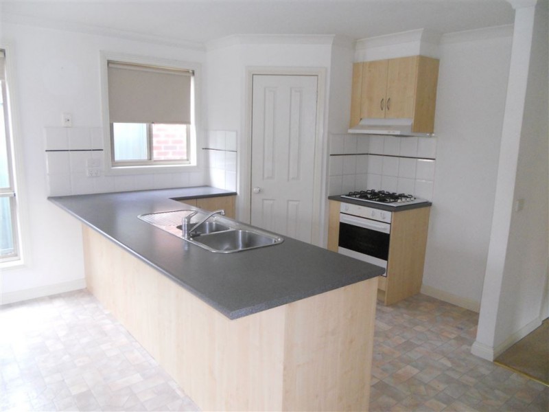 30 Parbury Avenue, Lake Gardens VIC 3355