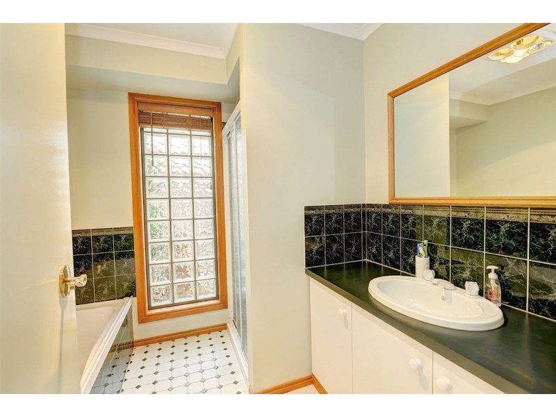 10 Jenkins Drive, Sebastopol VIC 3356