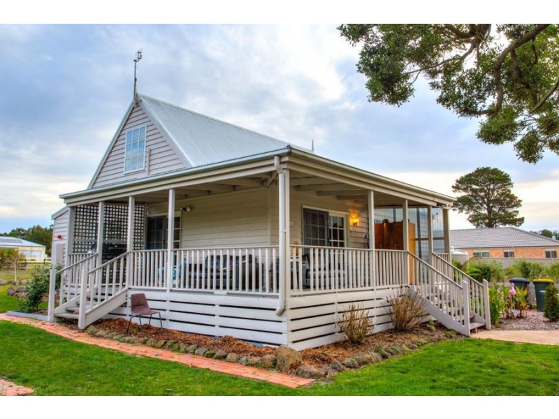 4 Woodlands Road, Enfield VIC 3352