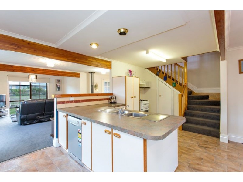 4 Woodlands Road, Enfield VIC 3352