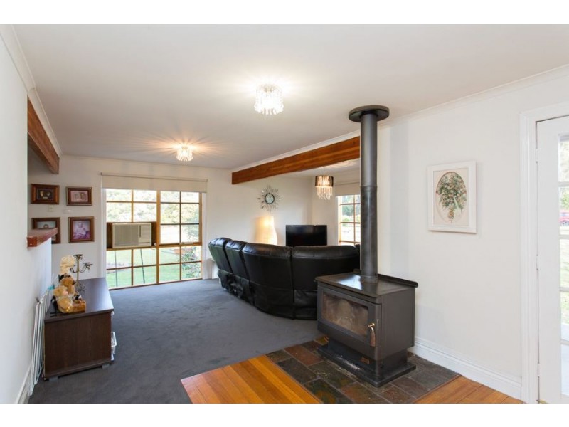 4 Woodlands Road, Enfield VIC 3352