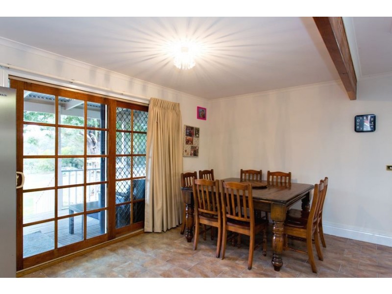 4 Woodlands Road, Enfield VIC 3352