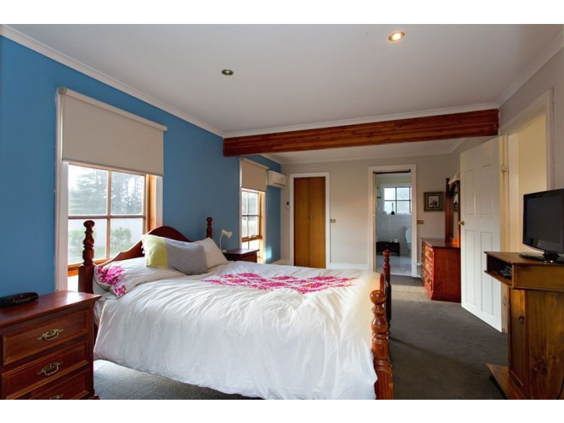 4 Woodlands Road, Enfield VIC 3352