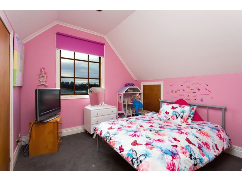 4 Woodlands Road, Enfield VIC 3352