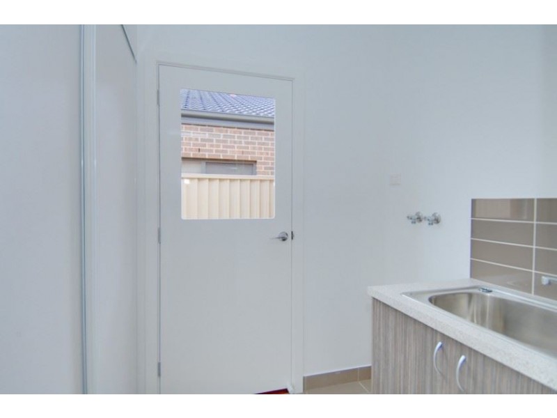 37 Chifley Drive, Delacombe VIC 3356