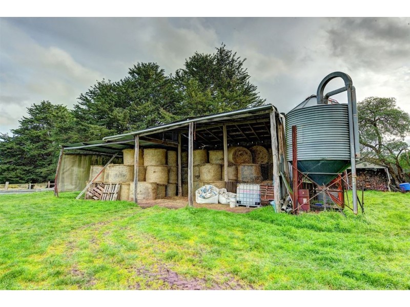 40 Pound Creek Road, Navigators VIC 3352