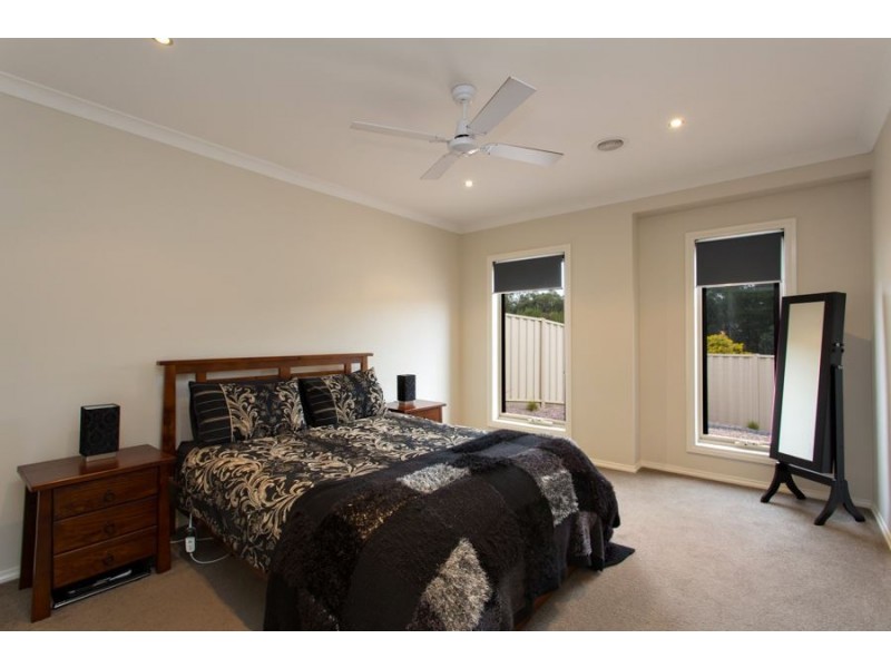 12 Valley Drive, Canadian VIC 3350